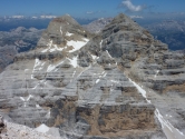 Po lewej Tofana di Dentro 3238 m, po prawej Tofana di Mezzo 3241 m